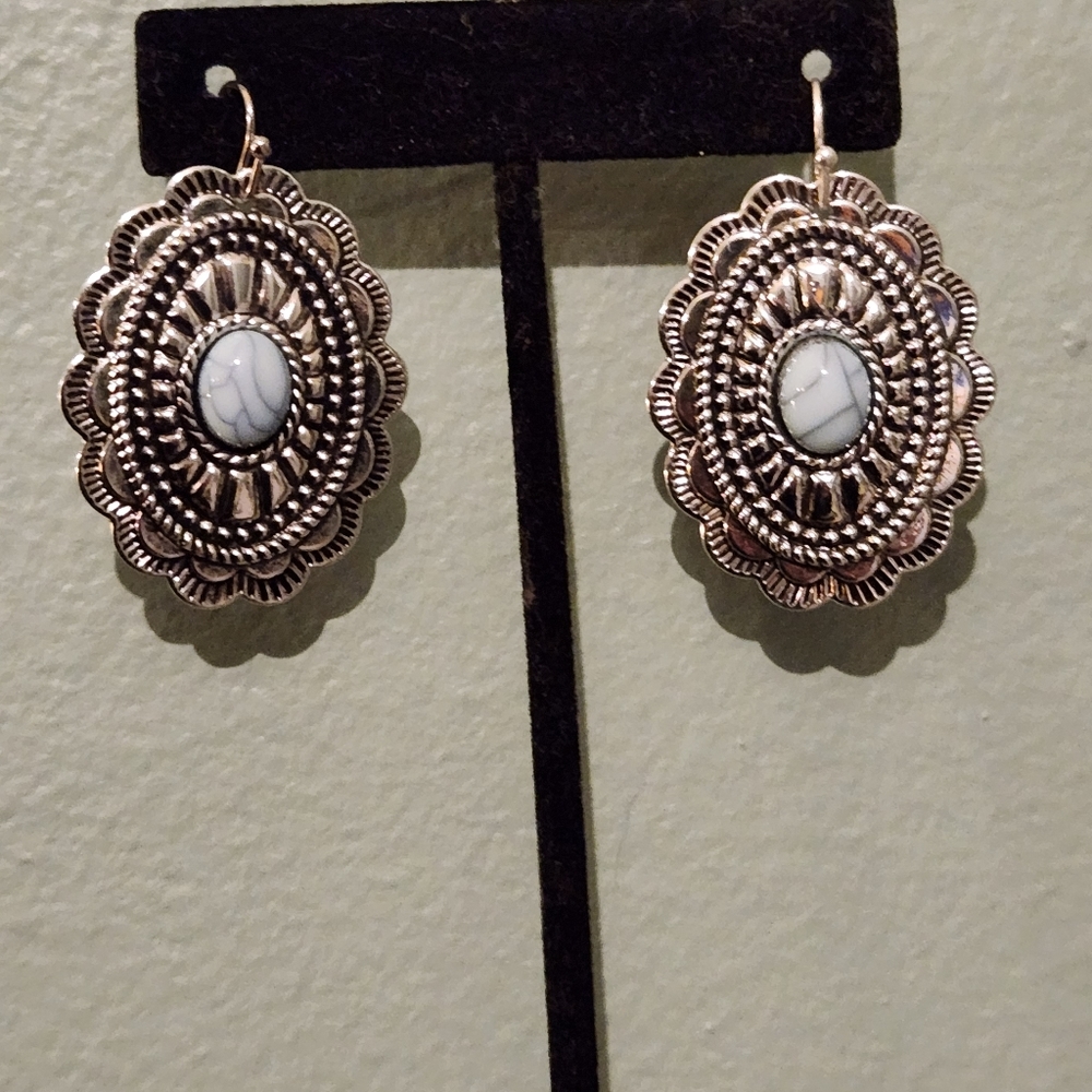 Handmade western boho dangle earrings - Picture 2 of 2